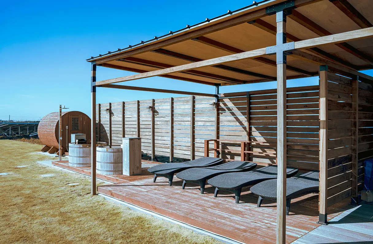 高耐久ハードウッドが生み出す、屋外品質と美観の画像